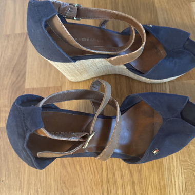 Tommy Hilfiger blue size 40