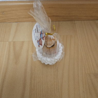 Baby-Dekofigur im Geschenkbeutel