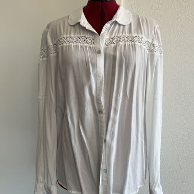 blouse blanche avec col claudine et dentelle