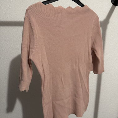 SOFT PINK WAVY EDGED TOP