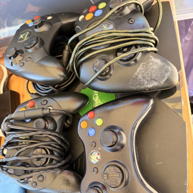4x Xbox Controllers & first X Box incl. 7 games
