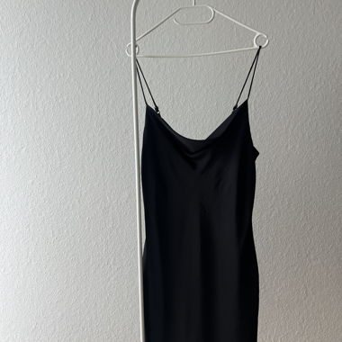 Robe en satin Gina Tricot noire Gr. 40