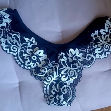 Nouveau string en dentelle noir et blanc