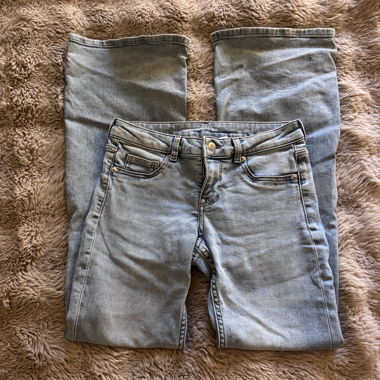 Jeans bleu clair, taille basse 
