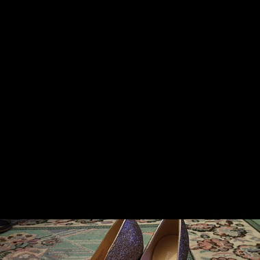 Goldene Glitzerpumps