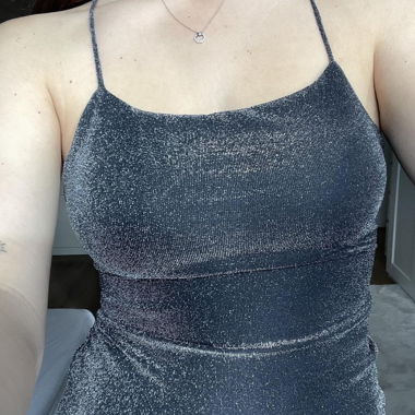 Robe pailletée dos nu
