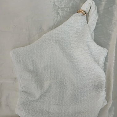 Weisser asymmetrischer Top