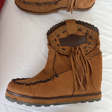 Franse Wildleder-Stiefel