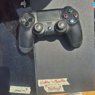 Console et manette PS4