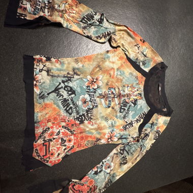 Maglia raglan con stampa tatuaggio /Marca KFC