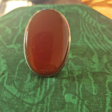 Grande bague ovale pierre rouge