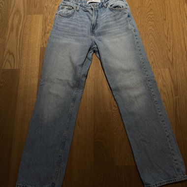 Mom-Jeans Bershka azzurro chiaro taglia 38