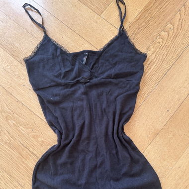 Mini robe avec dentelle 