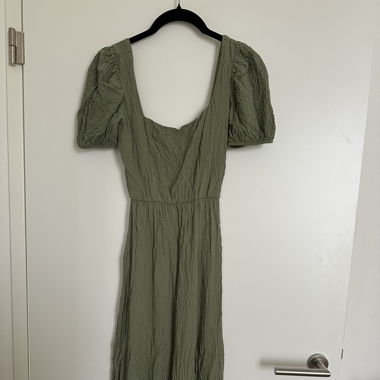 Kleid mit offenem Rücken