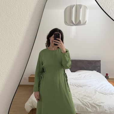 Langes grünes Kleid