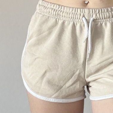 Kurze Stoffhose