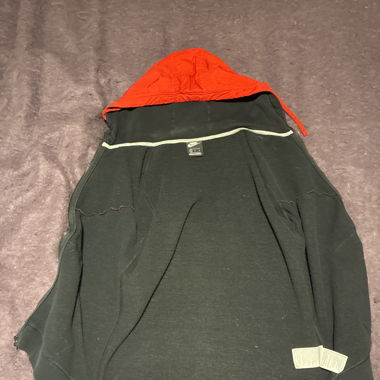Veste Nike rouge, et noir