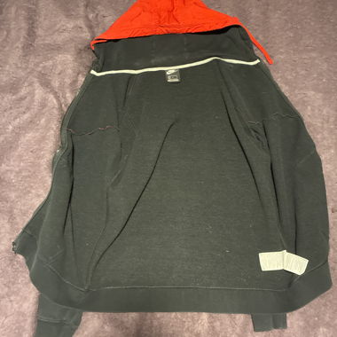 Veste Nike rouge, et noir
