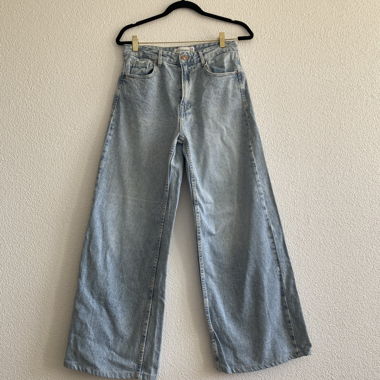 Jeans à jambes larges Stradivarius bleu clair Gr. 38