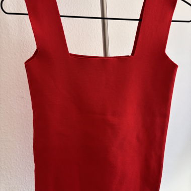 Rotes Tanktop (quadratischer Ausschnitt)