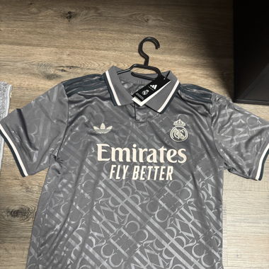Real Madrid 3. Trikot Neu, Grösse L