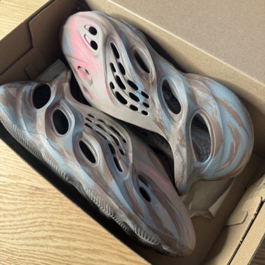 Yeezy Foam Runner Gr.40,5 passt auf Gr.39