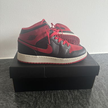 Air Jordan 1 Mid GS Rot-Schwarz