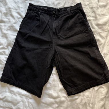 Schwarze Wide-Leg Jeansshorts (Zara)