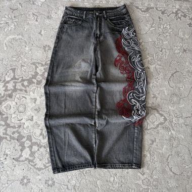 Jeans brodés à jambe ample