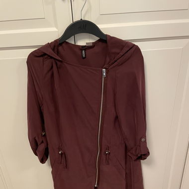 Leichte Frühlingsjacke bordeaux