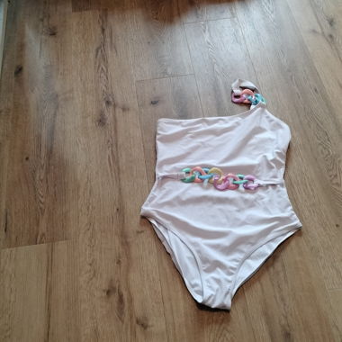 Costume da bagno bianco con spalline a catena