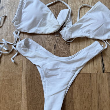 Ensemble de bikini blanc