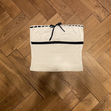 Top a fascia Subdued