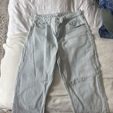 Jeans Zara azzurro chiaro e bianco
