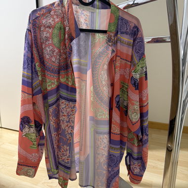 Blusa colorata con stampa