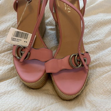 Sandali con zeppa Gucci rosa