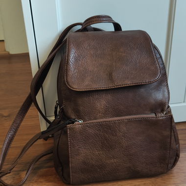Sac à dos en cuir synthétique brun