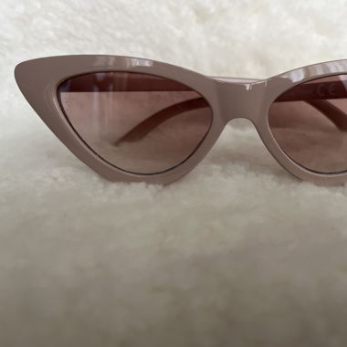 Cat eye glasses