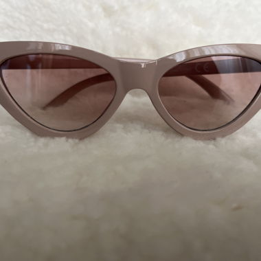 Cat eye glasses
