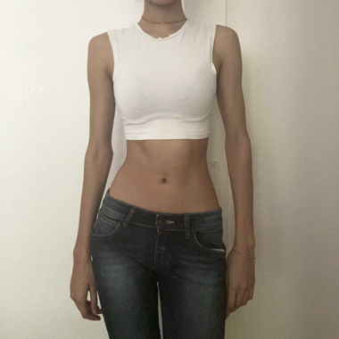 White sleeveless crop top