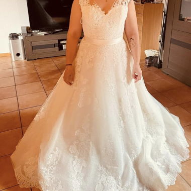 Ivory Lace Wedding Dress