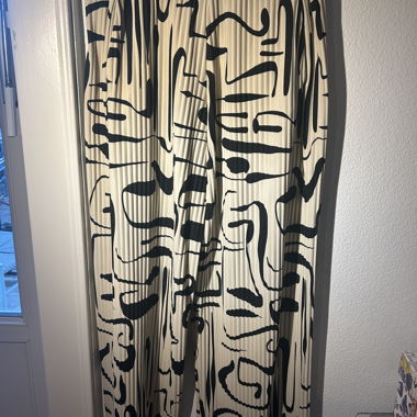 COS Pleated Wide-Leg Trousers – Graphic Print