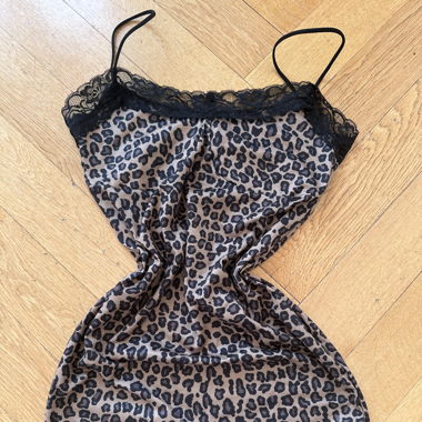 Mini robe dentelle et imprimer léopard 