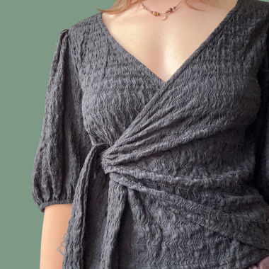 Schwarzes Wickel-Top von MONKI