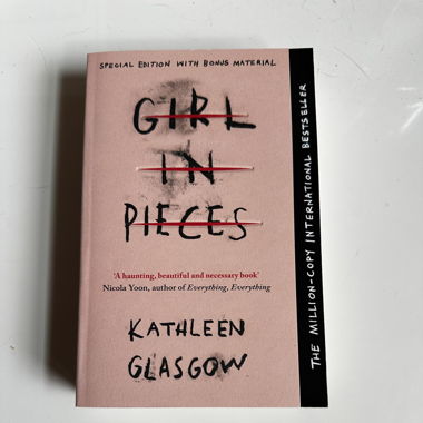 Girl in pieces, Englisch 