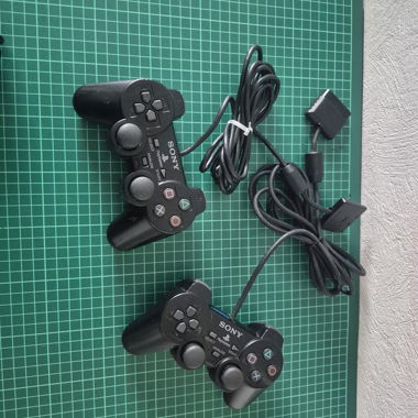 2 manettes Sony PlayStation 2