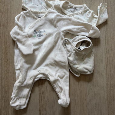 Lot de vêtements bébé