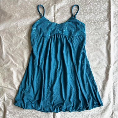 “Eiskalt” sequin detailing longline top