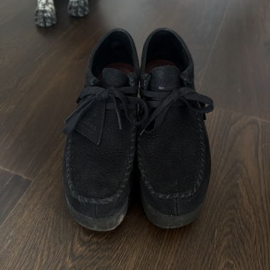Chaussures à lacets noires en daim Clark's