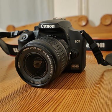 Canon EOS 1000D mit Objektiv